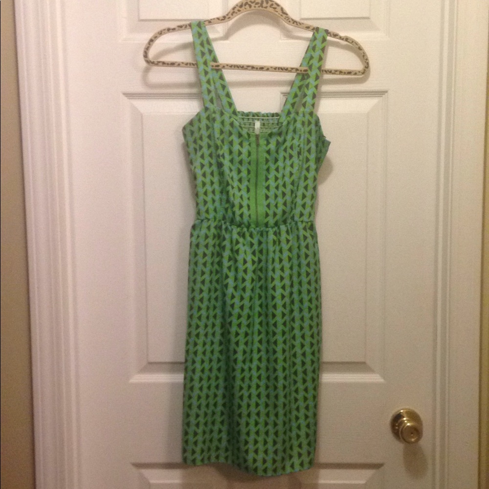Very pretty small dress 💚💙
